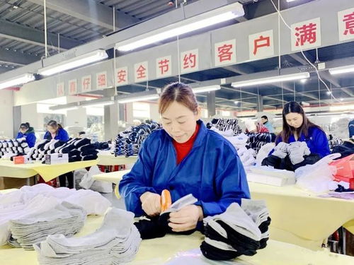 陕西汉阴 社区工厂办在家门口 让群众实现就业增收